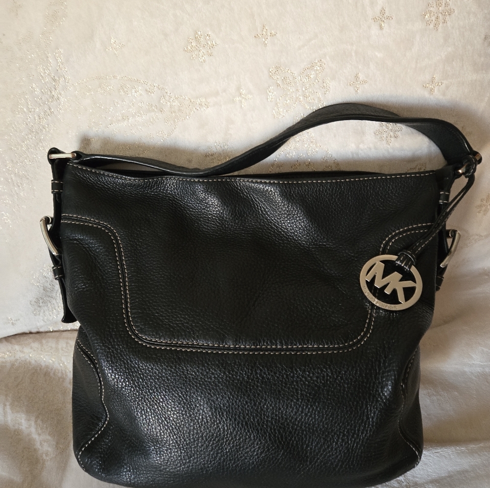 Michael Kors - Pebble Leather Shoulder Bag 👜